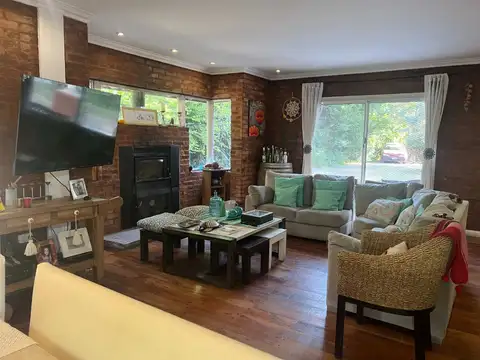 Casa en Venta con 2 cocheras