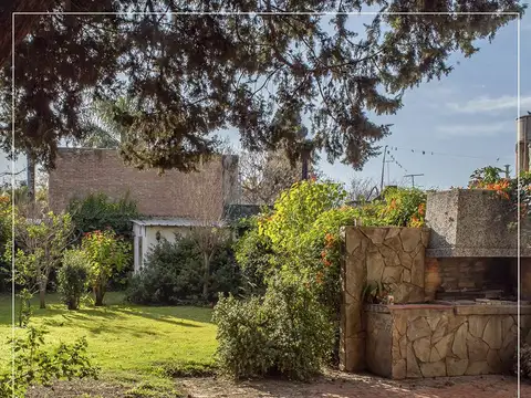 Casa 7 ambientes con 2 baños