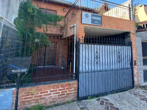 Casa 2 Dormitorios + Escritorio y cochera 