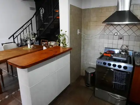 Casa 2 Dormitorios + Escritorio y cochera 