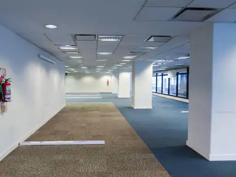 Oficina en Venta con 8 cocheras