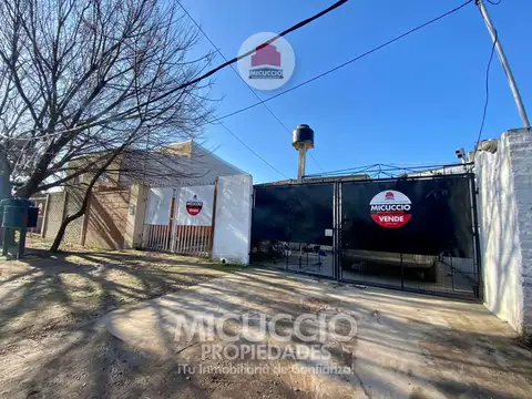 Lote con 4 viviendas en venta, Fiesta Nacional de la Flor 719 esq. Melo. OPORTUNIDAD