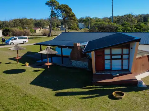 Chalet 3 ambientes frente a cancha de golf
