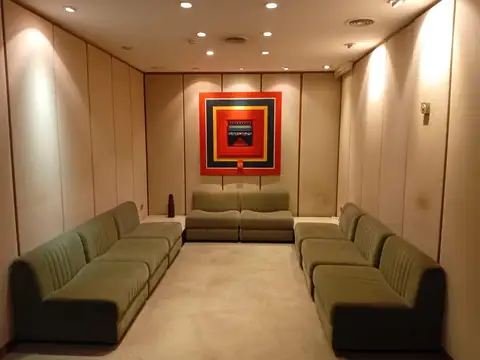Oficina 29 ambientes con 10 baños