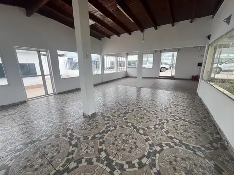 Terreno con 3 galpones, 5 canchas de futbol, cancha de Paddle, salon de fiestas