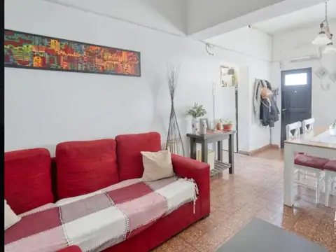 Casa con locales en venta en Martinez 3 ambientes
