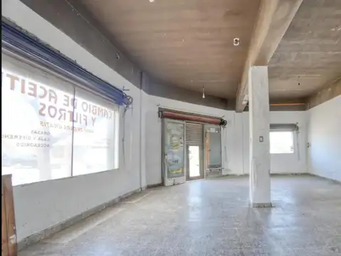 Casa con locales en venta en Martinez 3 ambientes