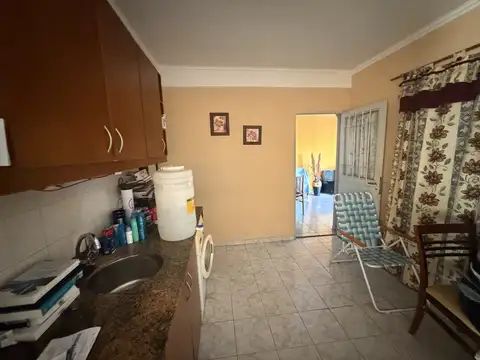 Casa 5 ambientes con 2 baños