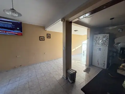 Casa en Excelente Estado con Pileta