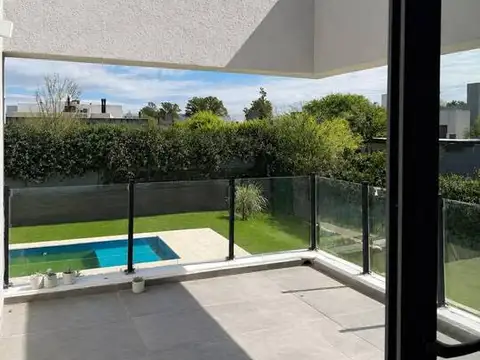 Casa en Alquiler de 3 dormitorios