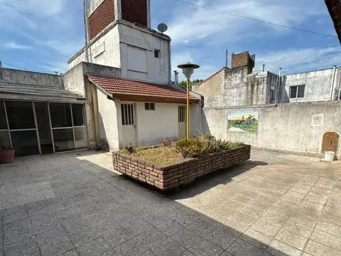 Edificio Comercial en alquiler - 2 Dormitorios 2 Baños - Depósito - Mataderos