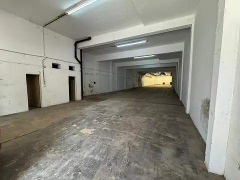 Edificio Comercial en alquiler - 2 Dormitorios 2 Baños - Depósito - Mataderos