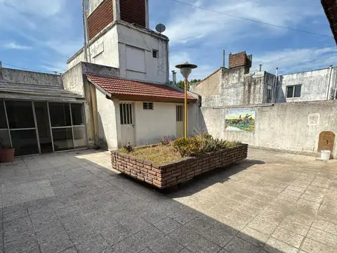 Edificio Comercial en alquiler - 2 Dormitorios 2 Baños - Depósito - Mataderos