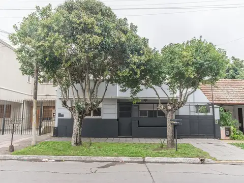 VENTA CASA 3 AMBIENTES BERNAL OESTE