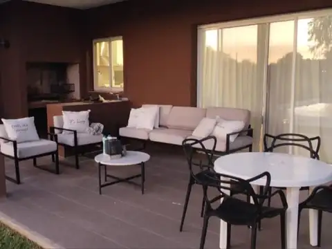 Casa en Venta en Barrio el Cazador, USD 350.000