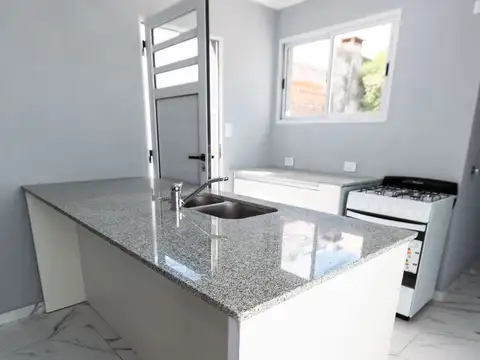 Casa en Venta con 4 cocheras