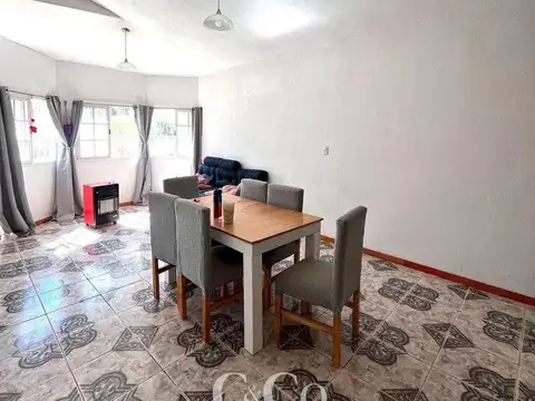 VENTA PROPIEDAD DE DOS DORMITORIOS Y COCHERA A 300M DE RUTA 28 EN TANTI!