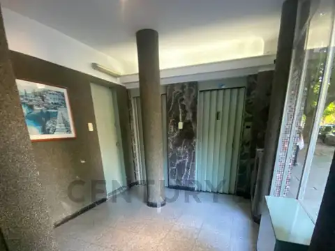 1 Esquina 49 800, Piso 2