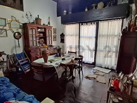 Avenida Presidente Perón 100, Piso 0