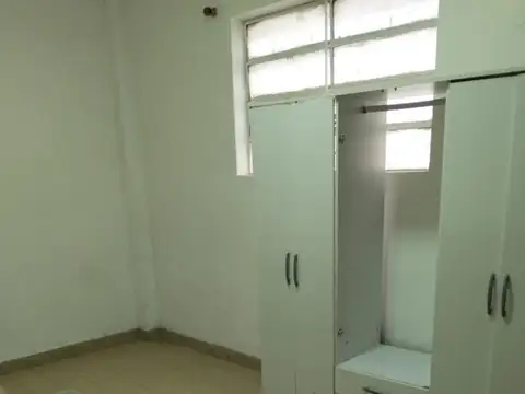 Depto Tipo Casa en Alquiler en Monte Castro, $ 700.000