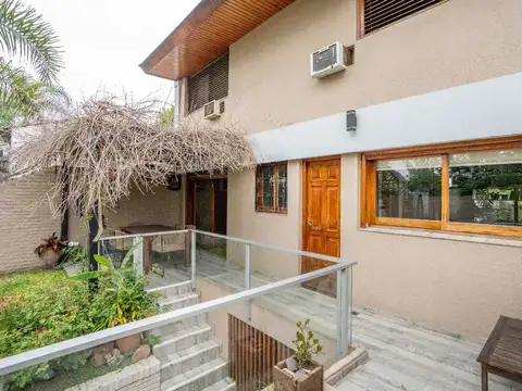 Casa 7 ambientes con 2 baños