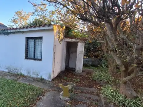 Casa 10 ambientes con 2 baños