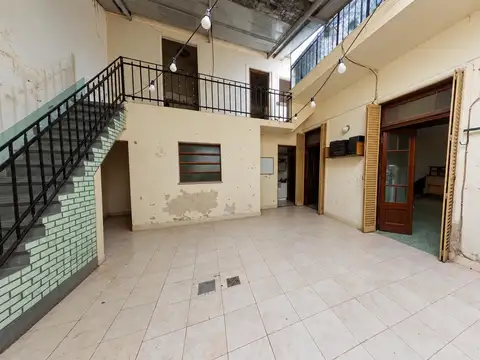 PH A REFACCIONAR CON TERRAZA PROPIA - 3 AMBIENTES    ESCRITORIO - SIN EXPENSAS