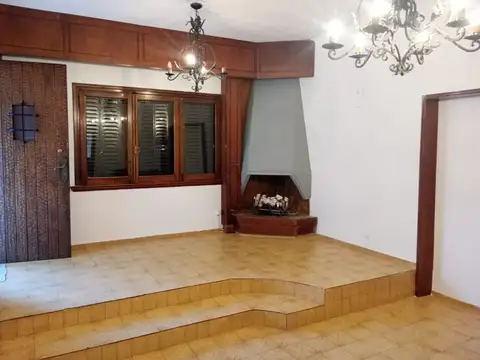 Casa en Venta con 2 cocheras