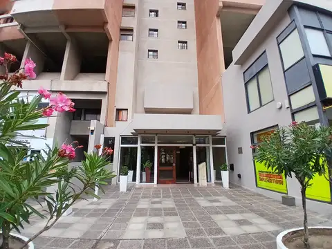 Departamento centrico 2 dormitorios con cochera.