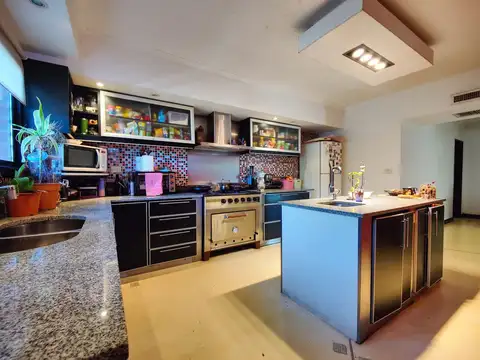 CASA 6 AMBIENTES EN VENTA VILLA ELVIRA LA PLATA