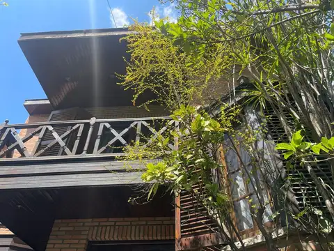 Casa en Venta con 4 cocheras