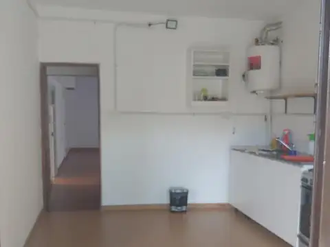 Casa en venta - 2 Dormitorios 3 Baños - Local - 353Mts2 - Caseros