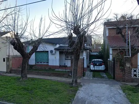 Casa de 3 dormitorios, quincho y jardín!