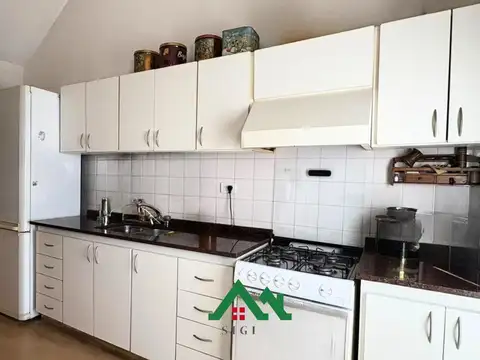 Casa 7 ambientes con 2 baños