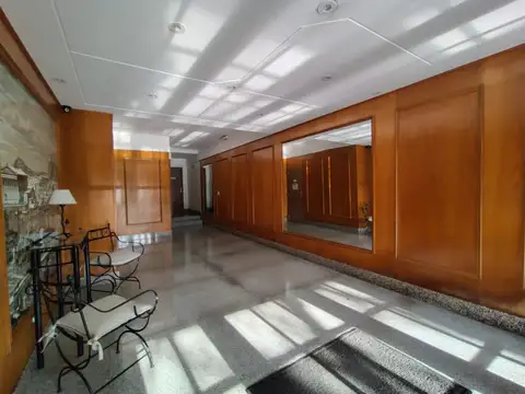 EXCELENTE SEMIPISO – MUY BUENOS DETALLES DE CONSTRUCCION – OPCION COCHERA FIJA