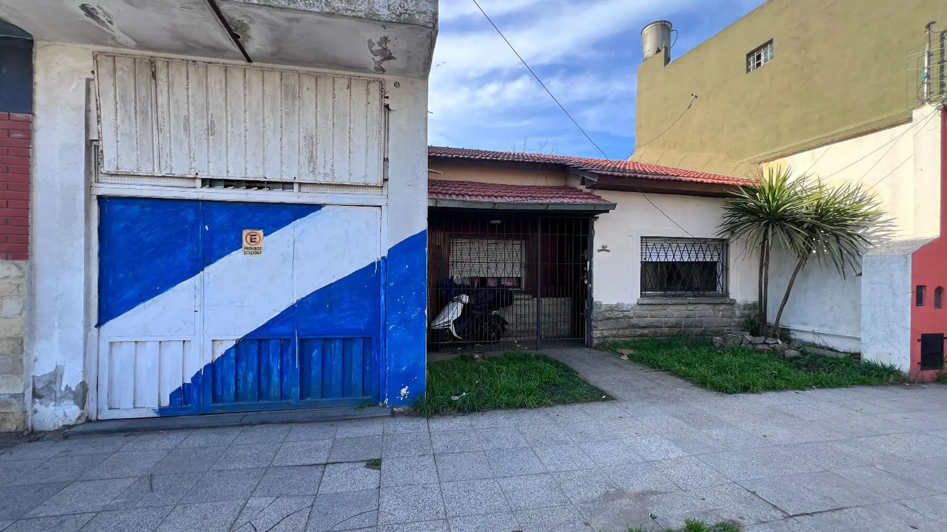 VENTA CASA 3 AMB CON LOCAL COMERCIAL