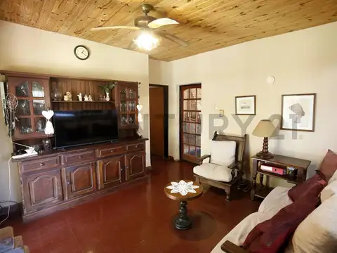 Casa 5 ambientes con 2 baños