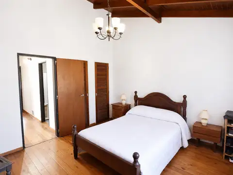 Casa en venta en Gonnet La Plata con 4 dormitorios