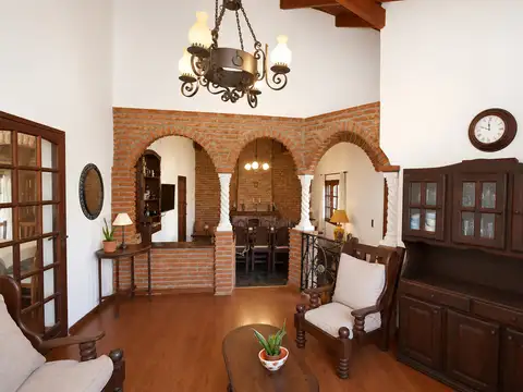 Casa en venta en Gonnet La Plata con 4 dormitorios