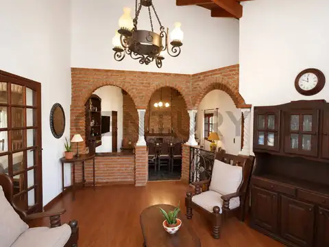 Casa 5 ambientes con 2 baños