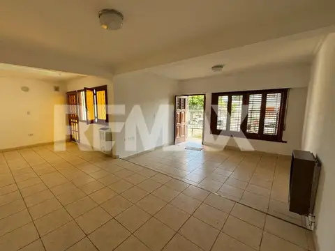 Casa en Alquiler con 1 cochera