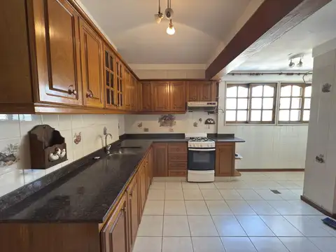 Departamento 4 ambientes con 2 baños