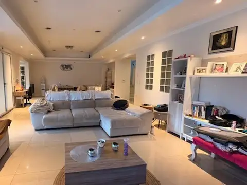 Juan B Justo 200