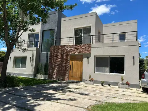Casa en venta 6 ambientes Barrio cerrado Santa Guadalupe Pilar del Este con pileta