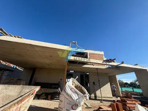 Casa 4 ambientes con 4 baños