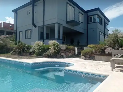 VENTA AMPLIA CASA 4 DORM COUNTRY LA CUESTA