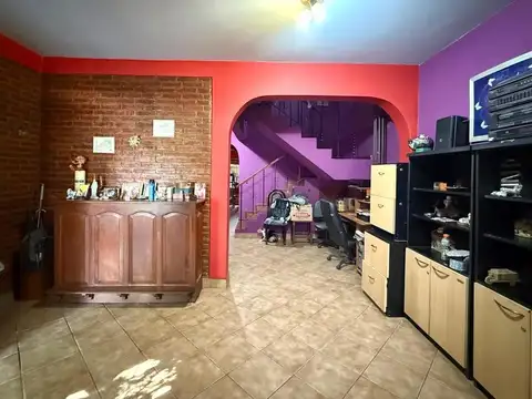 Casa 4 ambientes con 2 baños