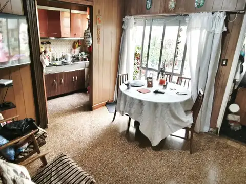 CASA SOBRE LOTE PROPIO, TERRAZA PATIO COCHERA. LINIERS