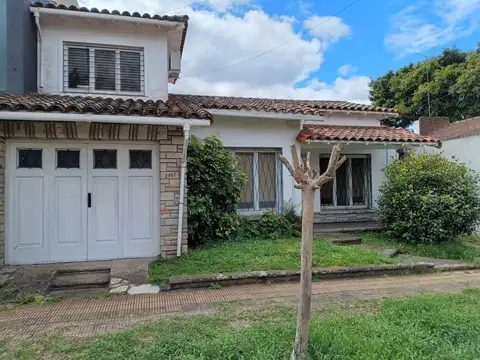 Casa en Alquiler con 1 cochera
