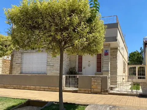 Casa en venta - 3amb  en lote propio- V Ballester 